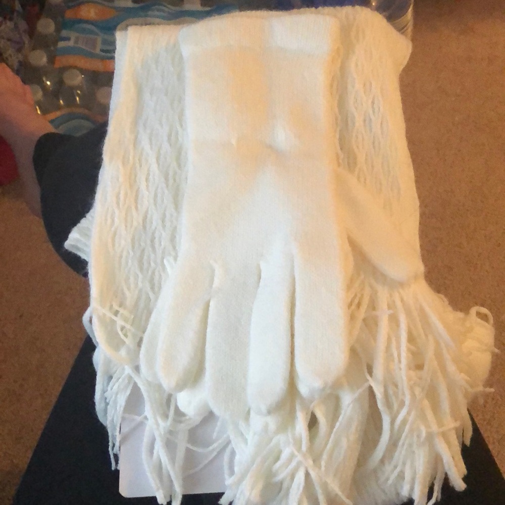 Scarf and gloves set